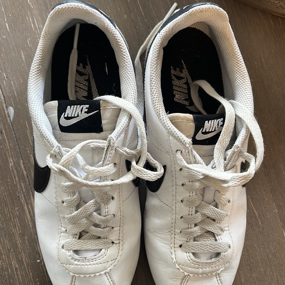 Nike shoe - Picture 2 of 4